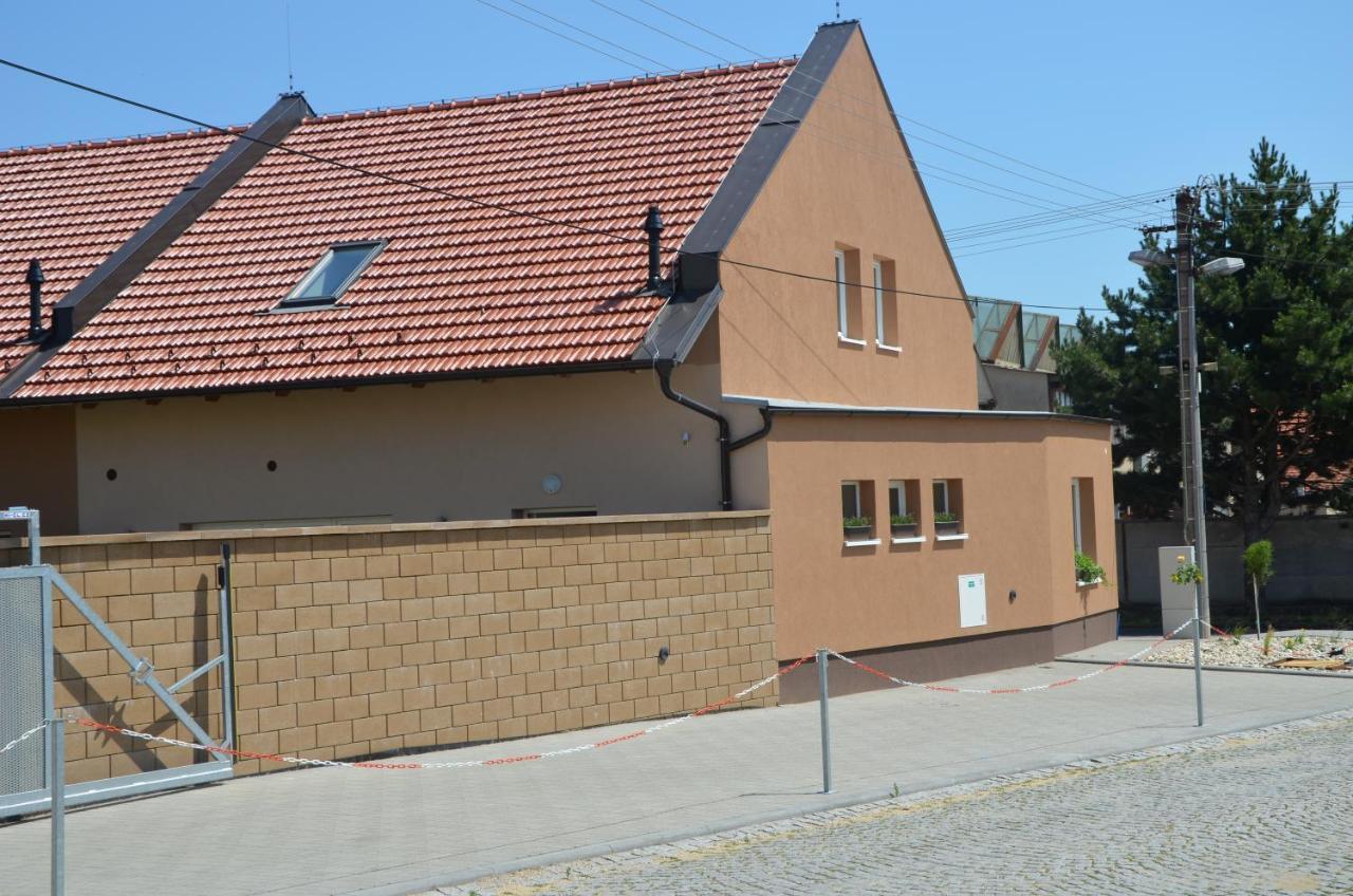 Apartmany Za Dvorem Velke Pavlovice Exterior photo