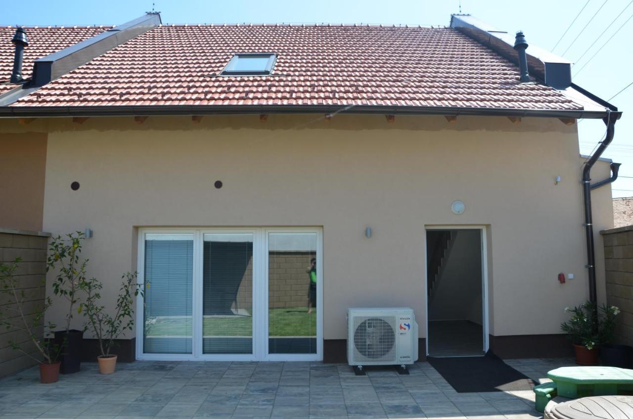 Apartmany Za Dvorem Velke Pavlovice Exterior photo